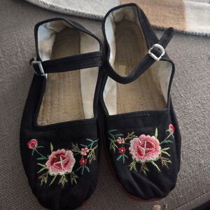 Vintage Chinese Embroidered Mary Jane Cloth Black Floral Flats Sz. 8- 8.5